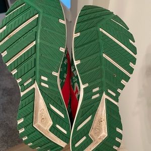 Brooks Revel 4 Jolly Christmas Shoes